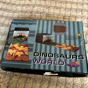 Toy Box & Dinosaur Playset
Dinosaur World Toys 7 Pcs